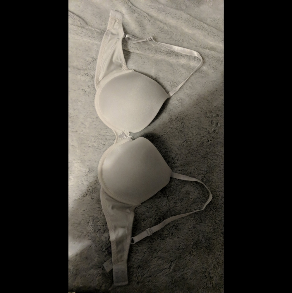 🎉3/$15🎉NWT White Bra Size 34D